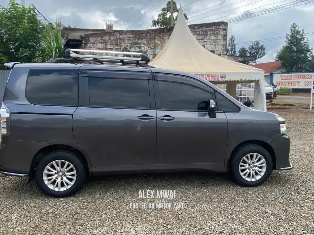 Toyota Noah 2014 Grey