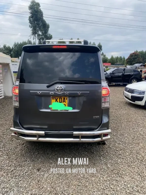 Toyota Noah 2014 Grey