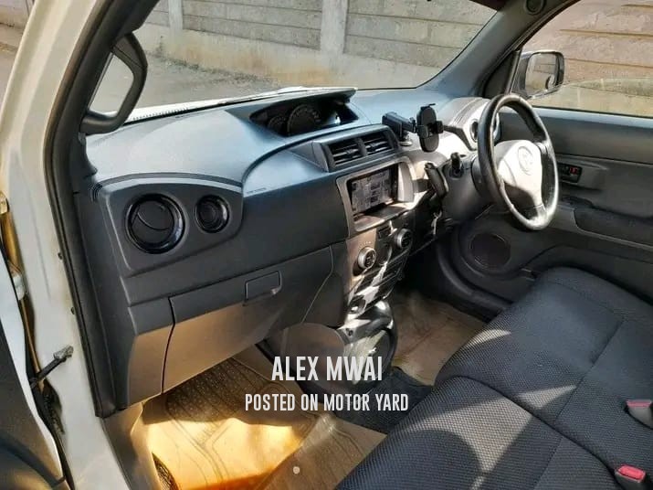 Toyota bB 2010 White