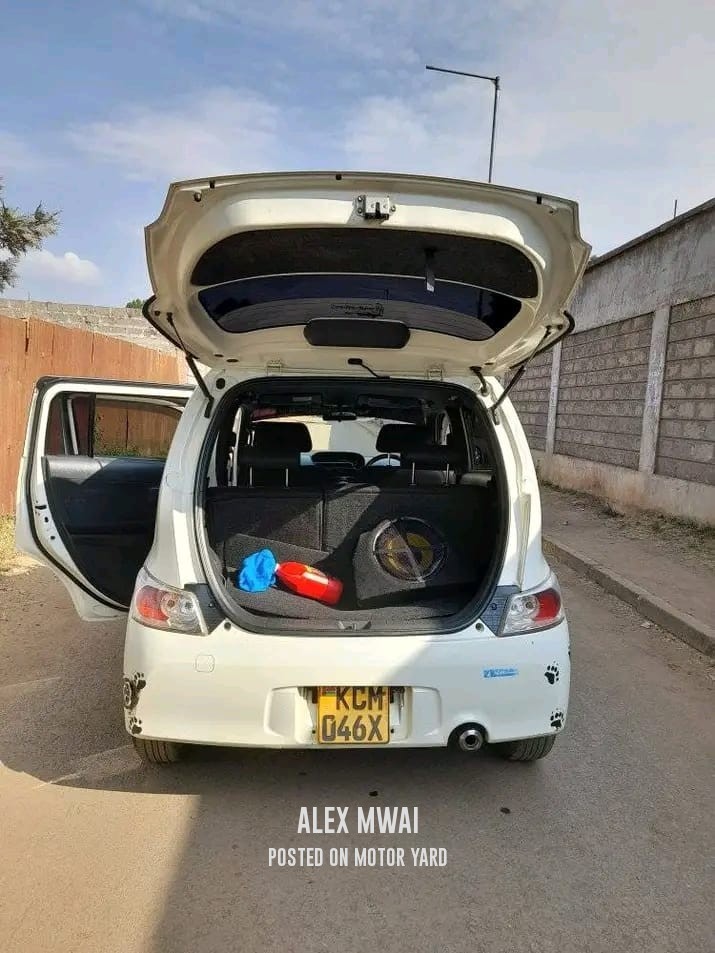 Toyota bB 2010 White