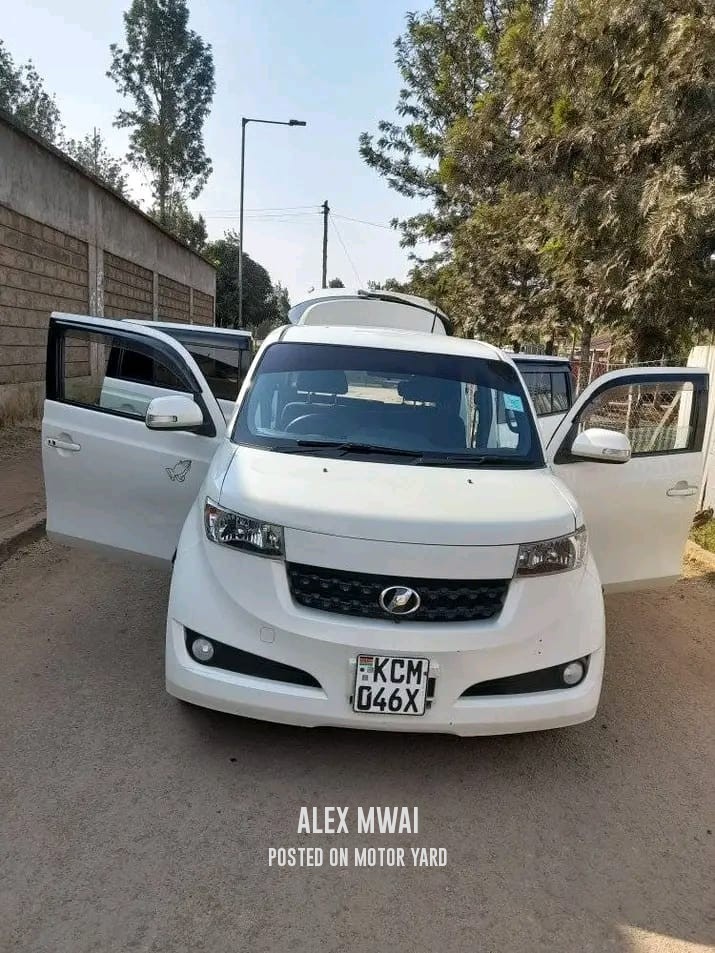 Toyota bB 2010 White