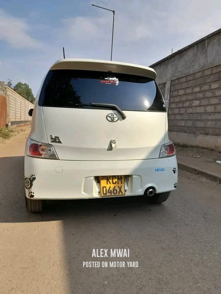 Toyota bB 2010 White