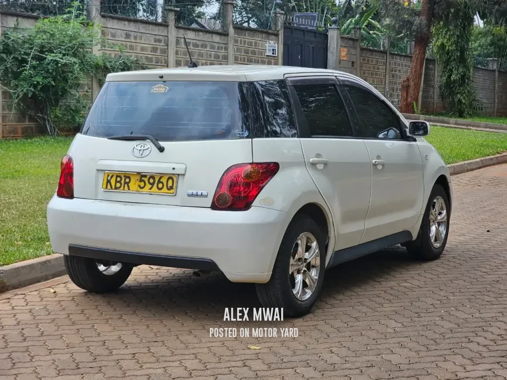 Toyota IST 2005 White