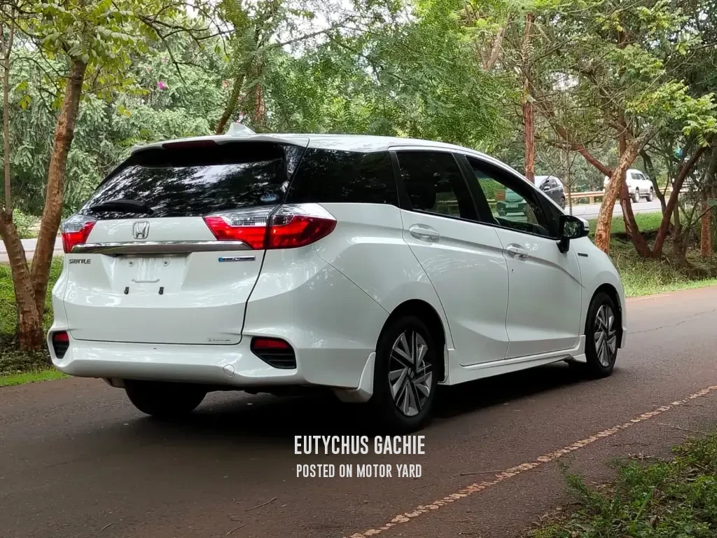 Honda Fit Shuttle 2018 White