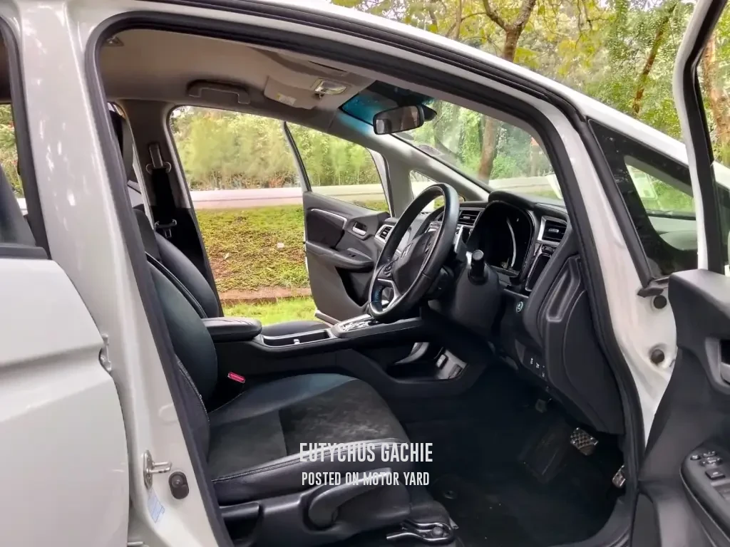 Honda Fit Shuttle 2018 White