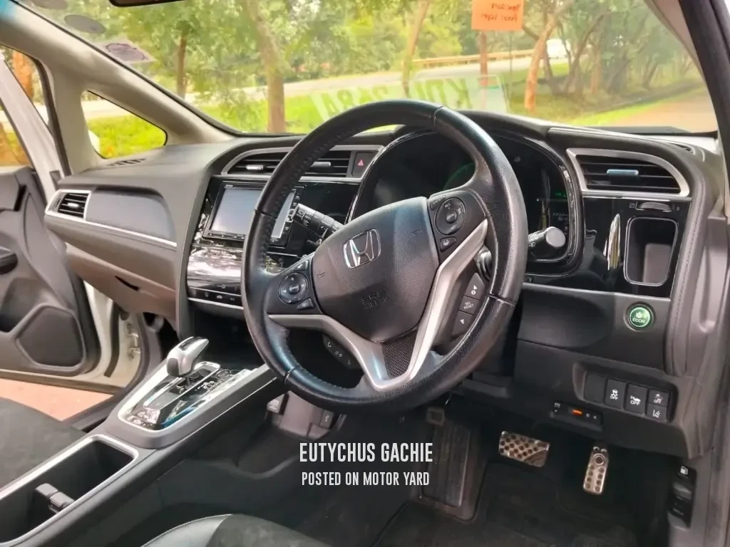 Honda Fit Shuttle 2018 White